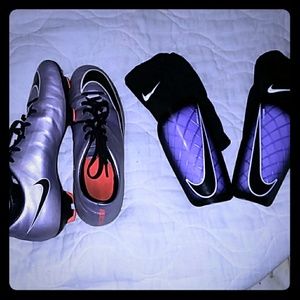 ⚽️SOCCER BUNDLE⚽️NIKE MECURIAL CLEATS &SHIN GUARDS
